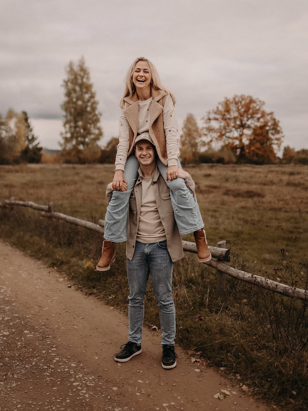 Post 8 by M A R N I E  L I S A         Hochzeitsfotografin on Instagram (carousel)