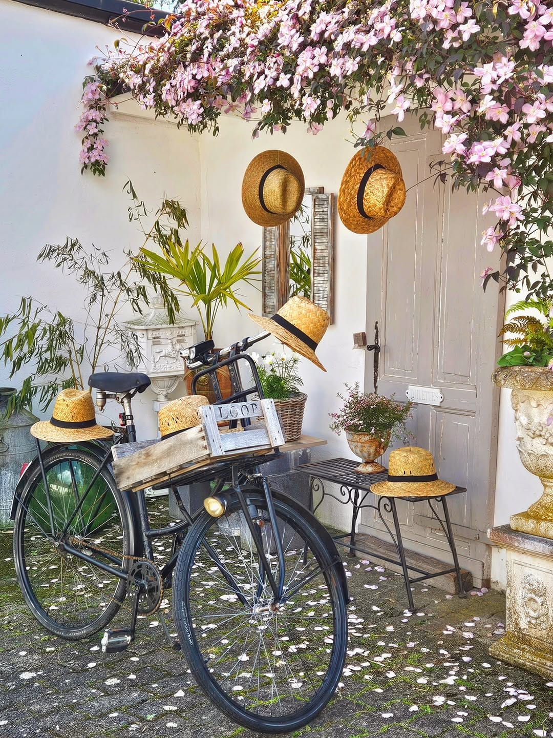 Post 8 by Brocante-Charmante on Instagram (image)
