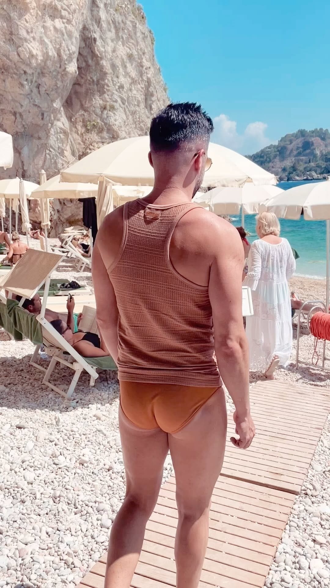 Post 6 by Leo Lemos on Instagram (video)