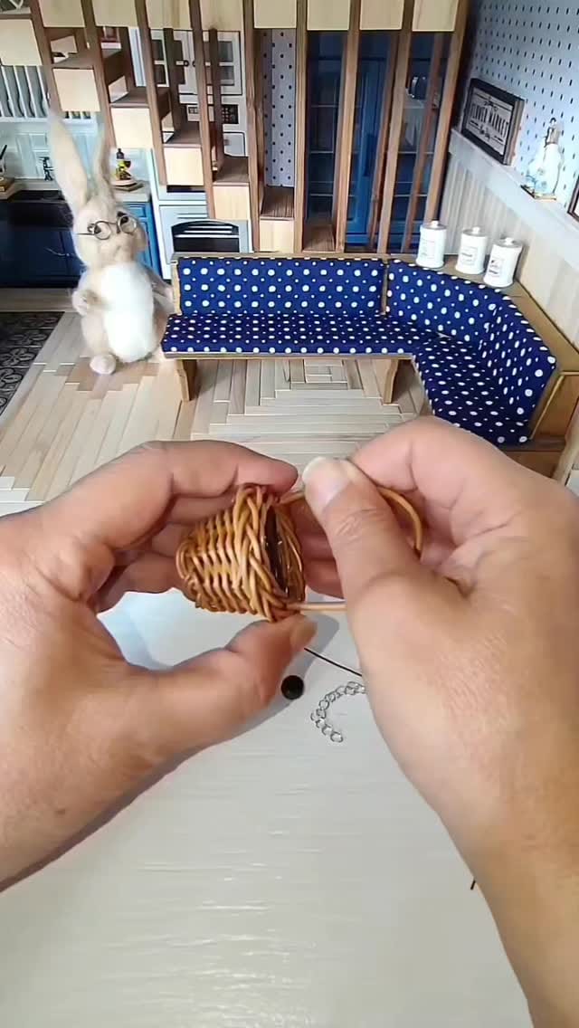 Post 4 by Lilli on Instagram (video)
