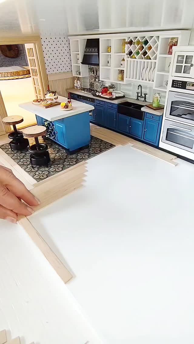 Post 7 by Lilli on Instagram (video)