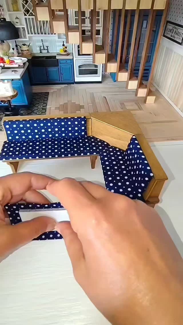 Post 3 by Lilli on Instagram (video)