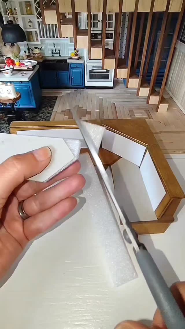 Post 5 by Lilli on Instagram (video)