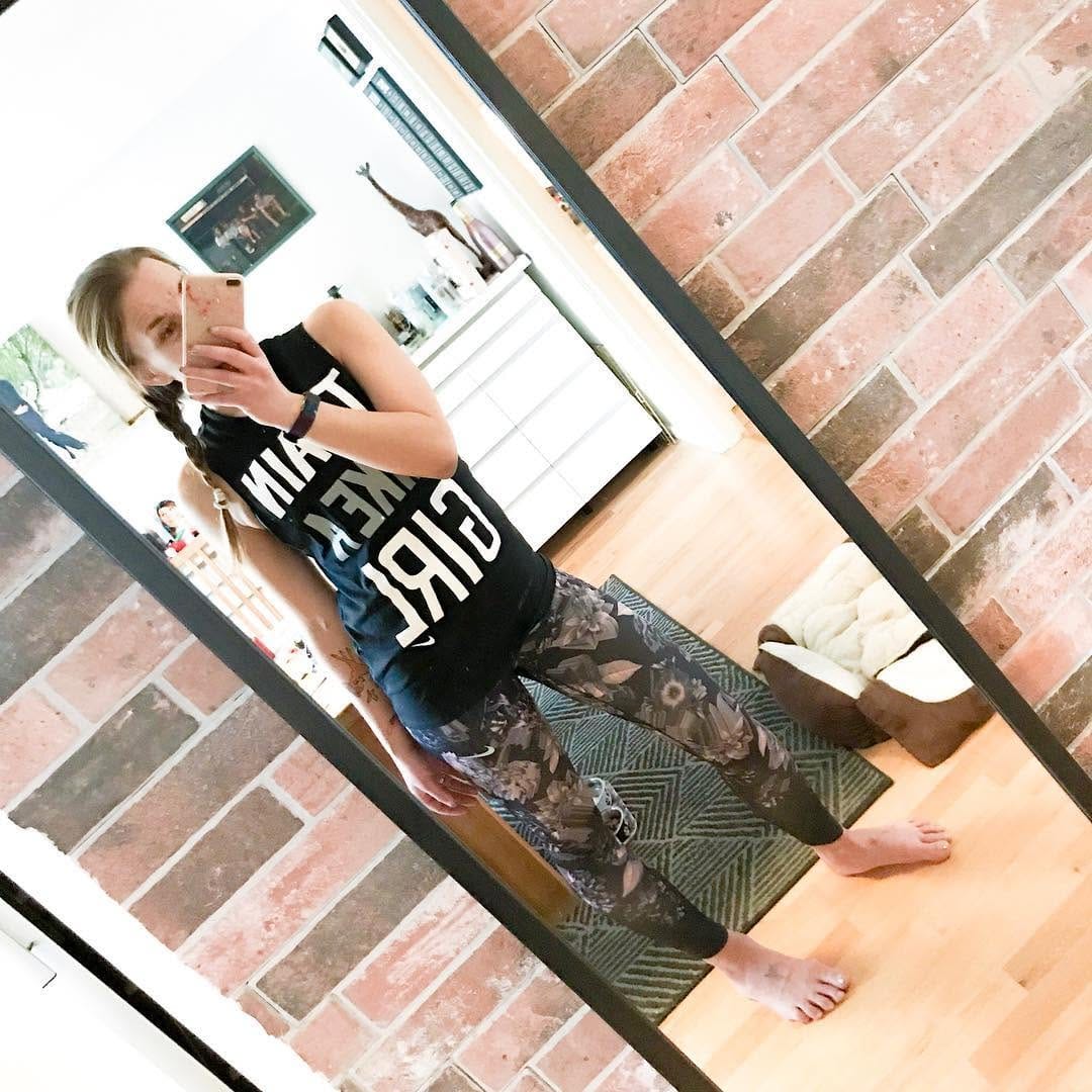 Post 1 by Jennie on Instagram (image)