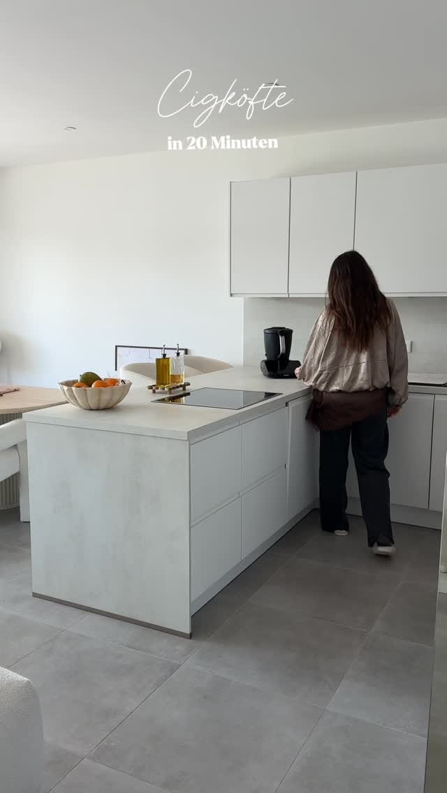 Post 5 by Sinem on Instagram (video)