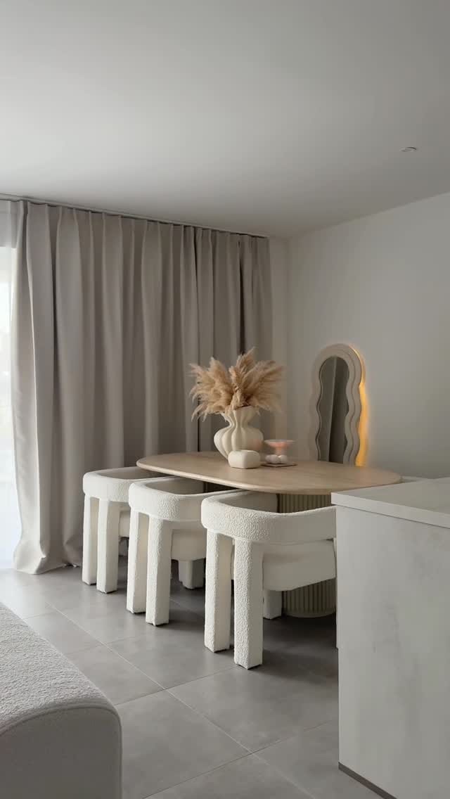 Post 4 by Sinem on Instagram (video)