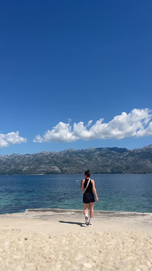 Post 3 by Julia 🌙 | just real life on Instagram (video)