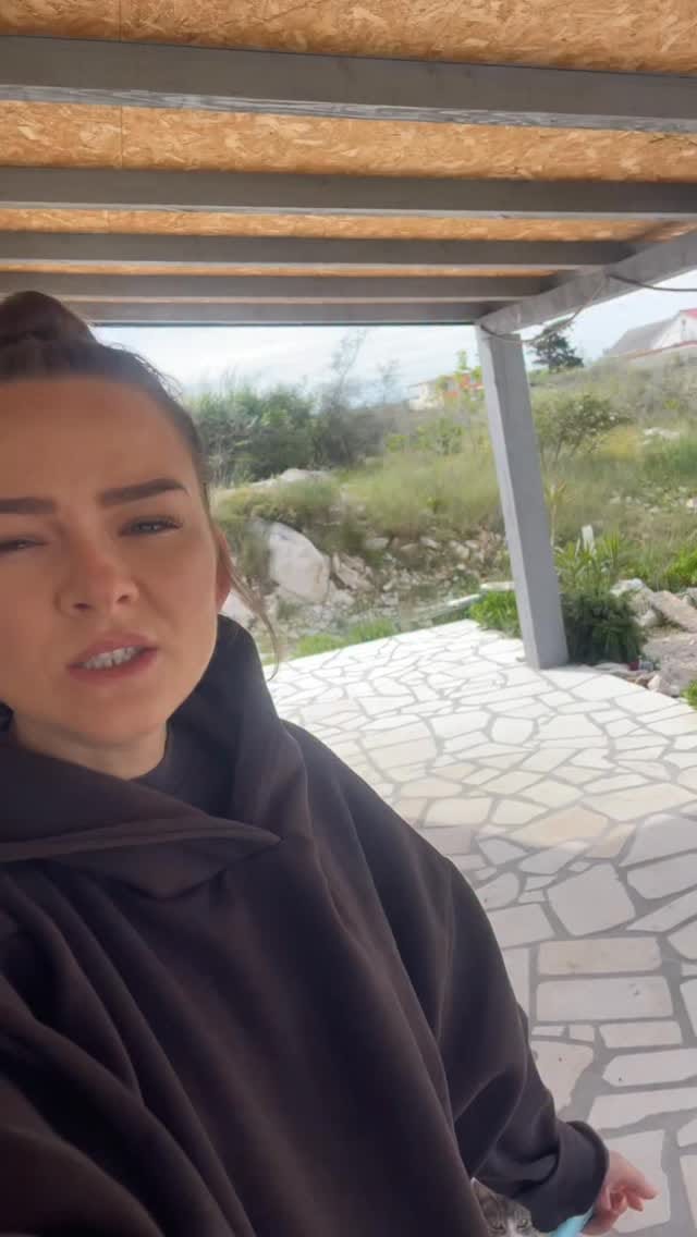 Post 6 by Julia 🌙 | just real life on Instagram (video)