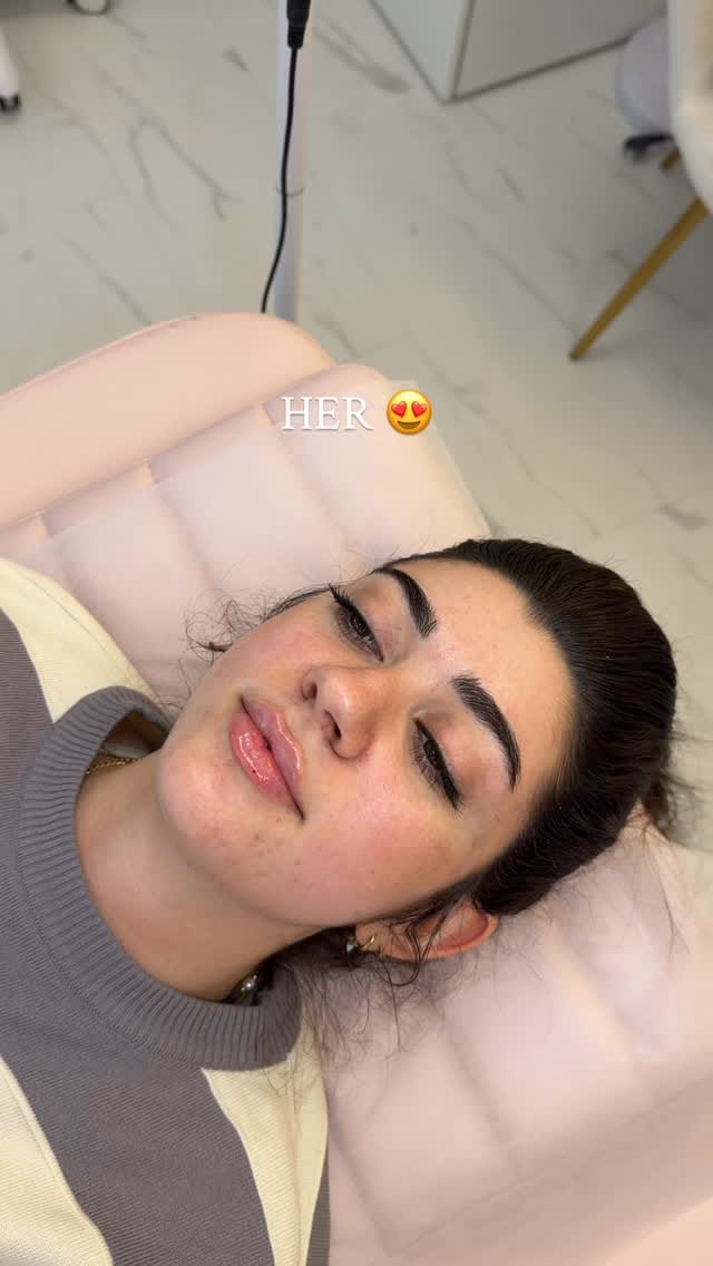 Post 7 by Nurse Prescriber Kat BSc INP | Medical Aesthetics London on Instagram (video)