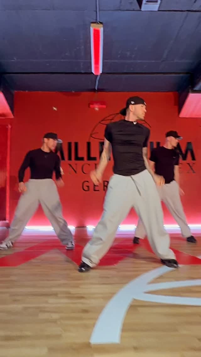 Post 1 by W I K T O R   M I L C Z A R E K on Instagram (video)