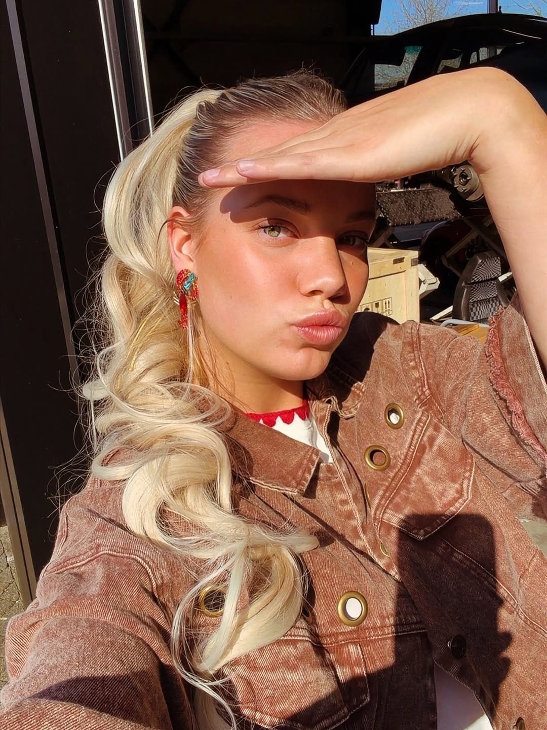 Post 4 by 𝐸𝑚𝑒𝑙𝑦 𝑑𝑒 𝘩𝑒𝑢𝑠 on Instagram (carousel)