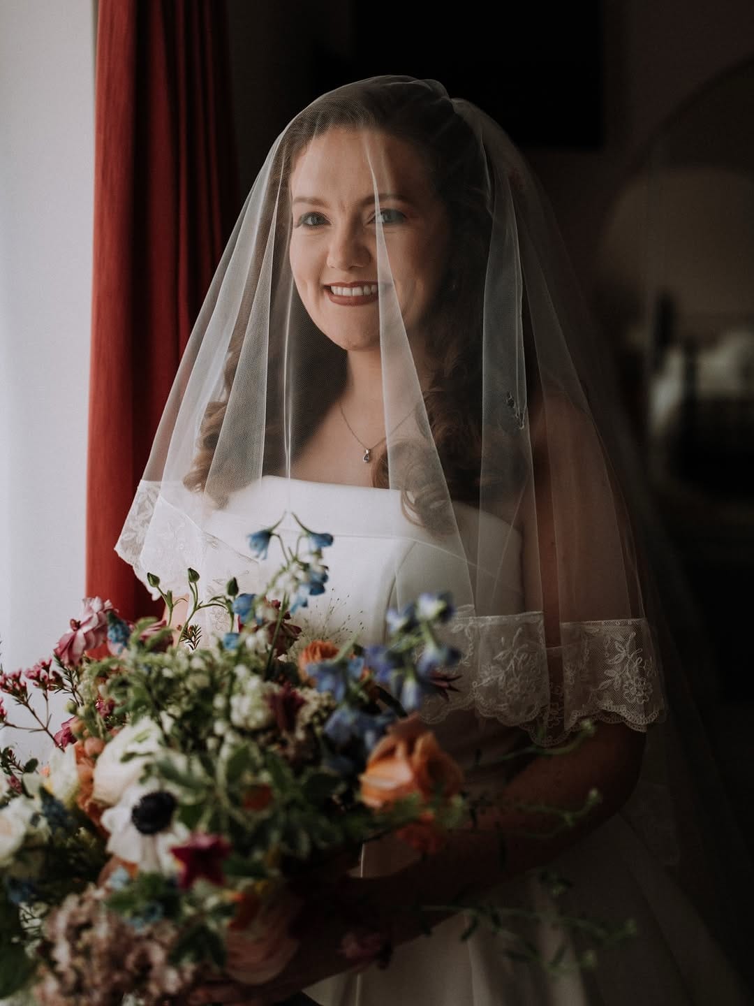 Post 2 by 𝓖𝓪𝔂𝓪𝓽𝓻𝓲𝓼𝓽𝔂𝓵𝓮 bridal HMUA 💙 on Instagram (carousel)
