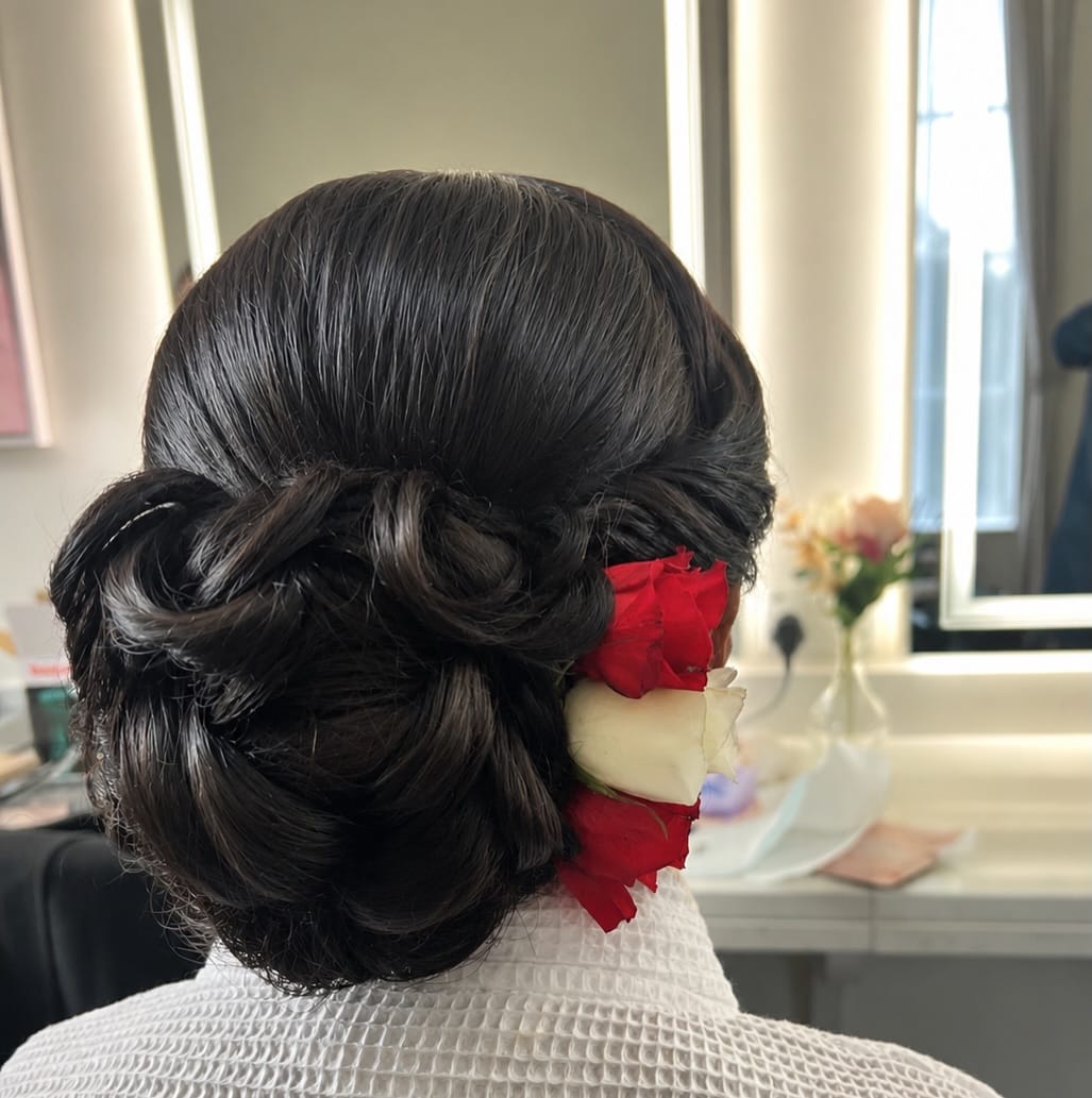 Post 6 by 𝓖𝓪𝔂𝓪𝓽𝓻𝓲𝓼𝓽𝔂𝓵𝓮 bridal HMUA 💙 on Instagram (image)