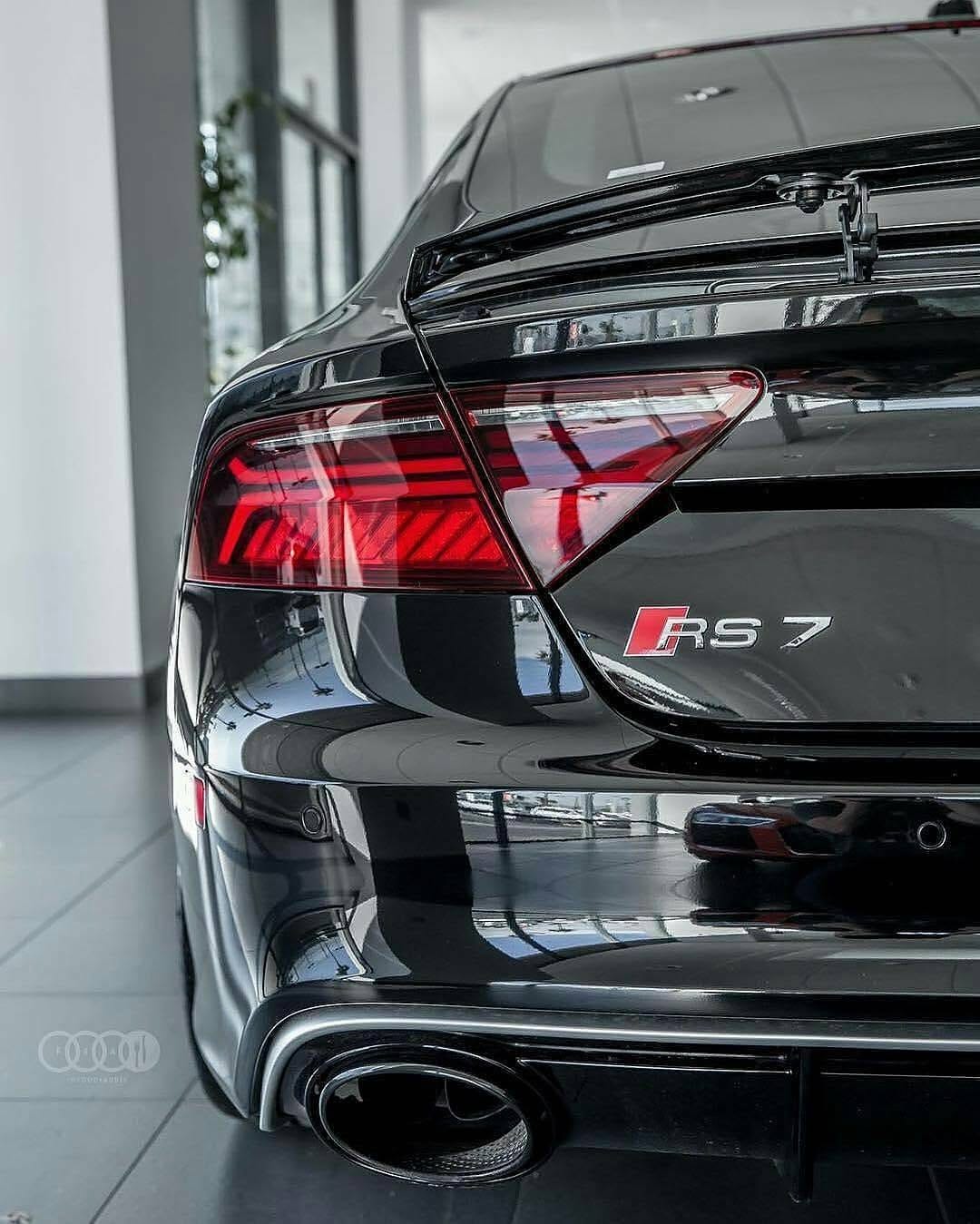 Post 4 by @stunningaudis on Instagram (image)