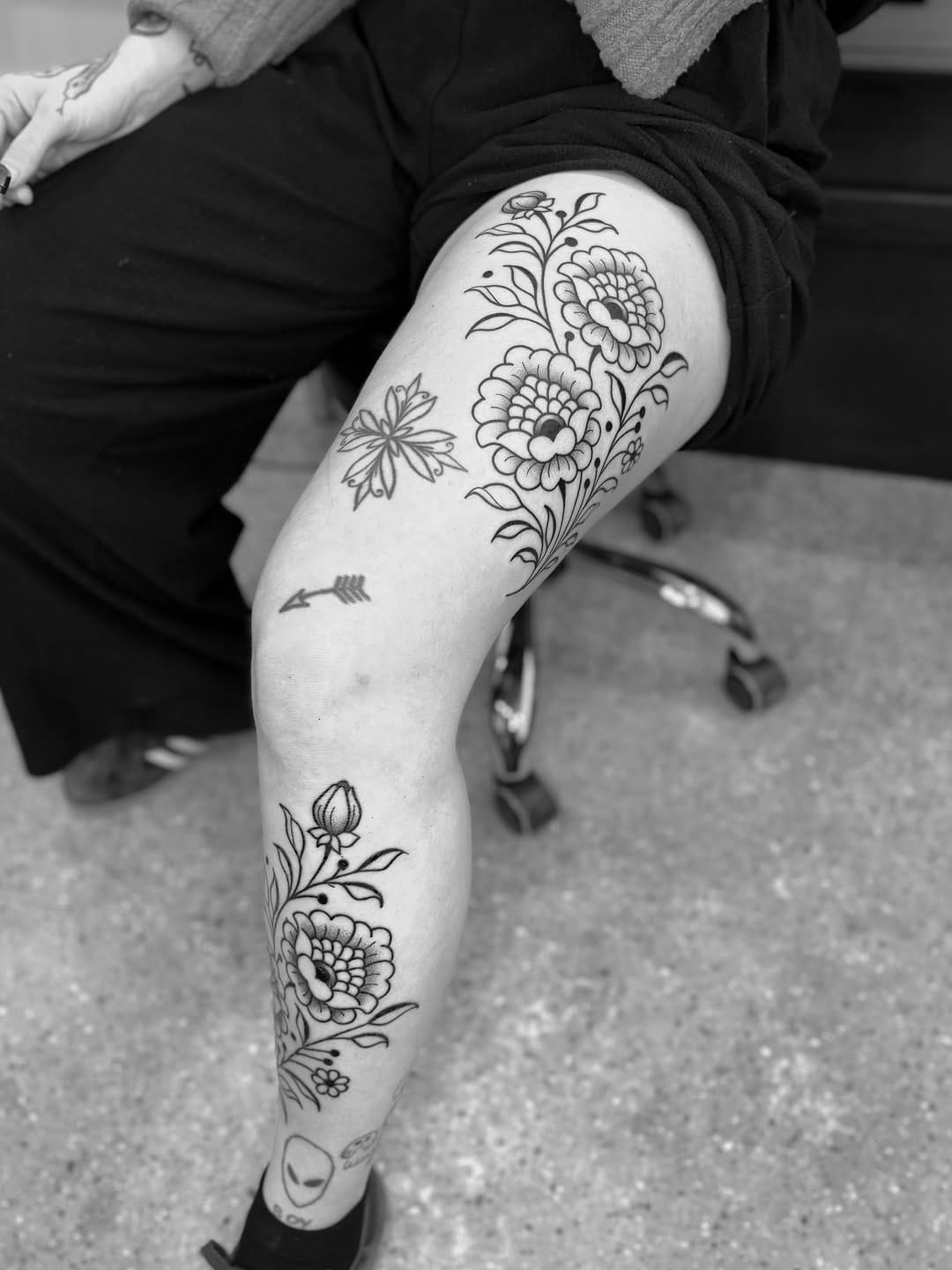 Post 6 by ꕥ Ornamental | Blackwork | Floral ꕥ on Instagram (carousel)