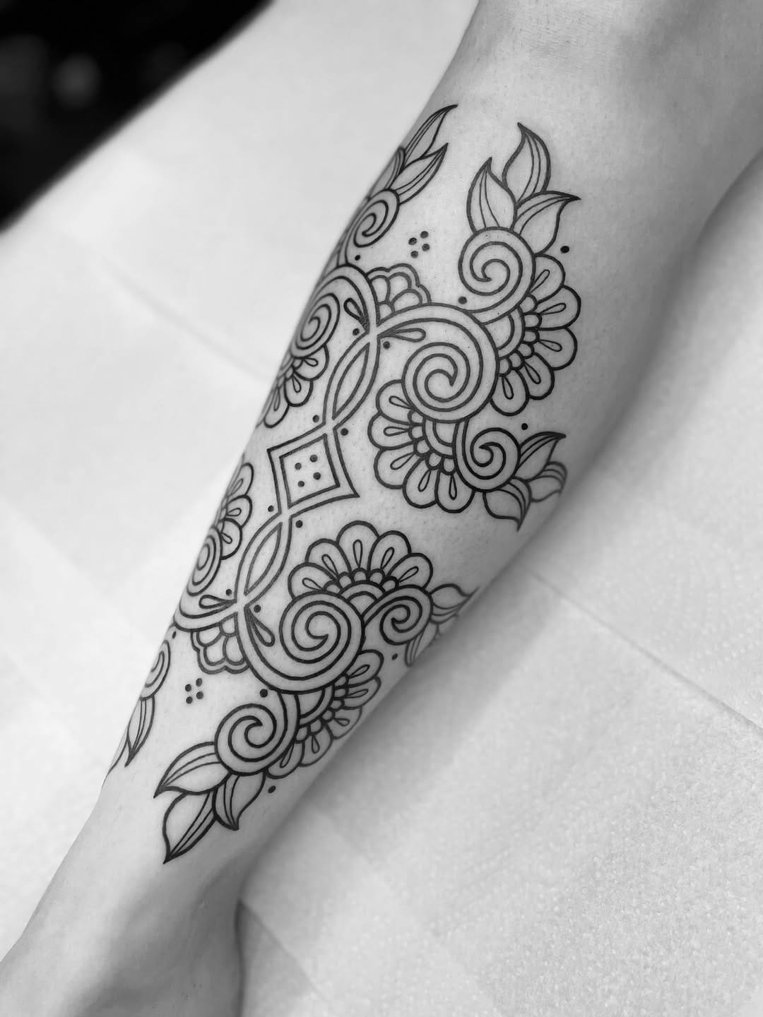 Post 7 by ꕥ Ornamental | Blackwork | Floral ꕥ on Instagram (carousel)