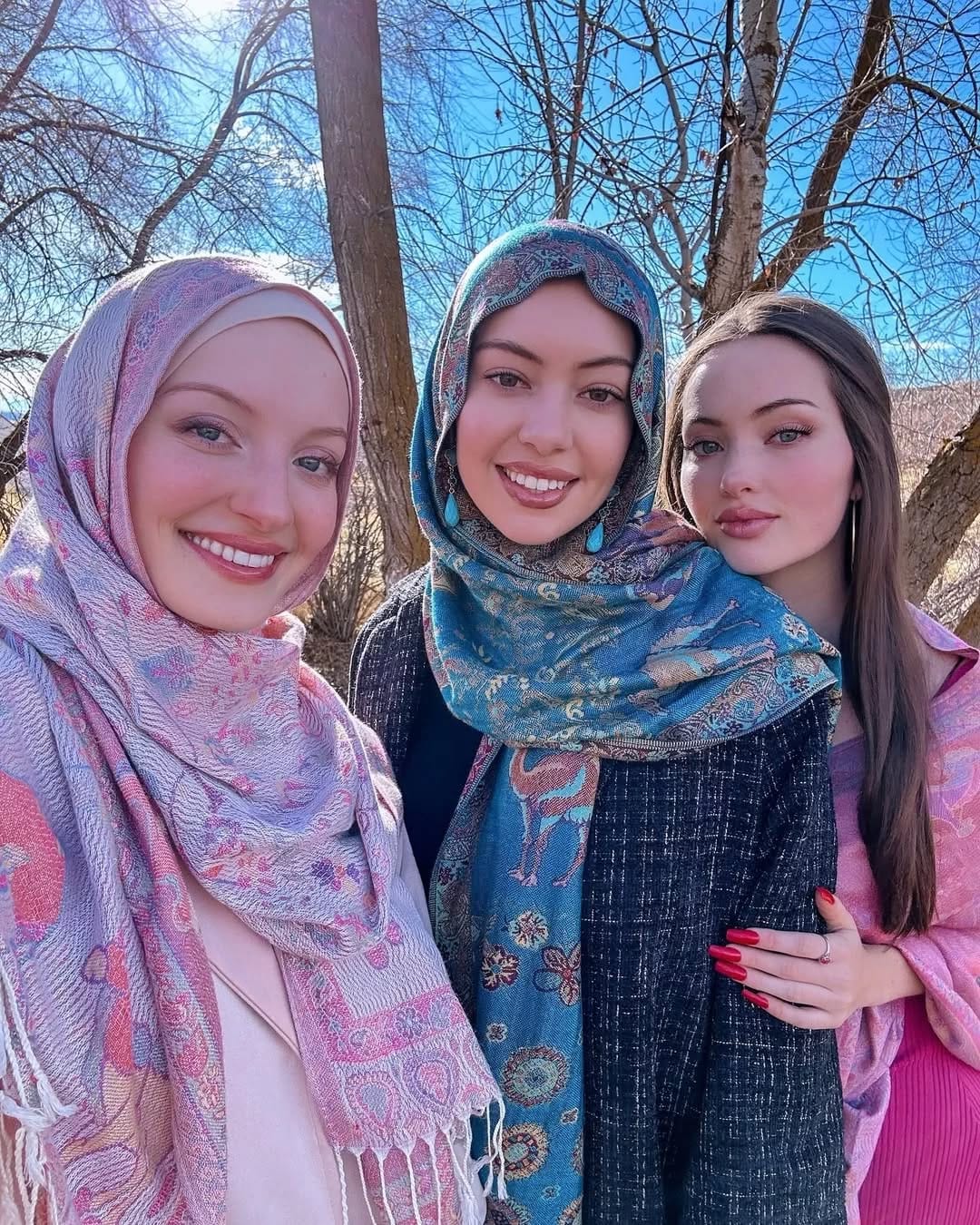 Post 4 by Hijabi Trendy on Instagram (carousel)