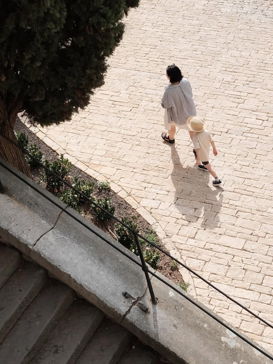 Post 4 by Simon McCheung on Instagram (image)