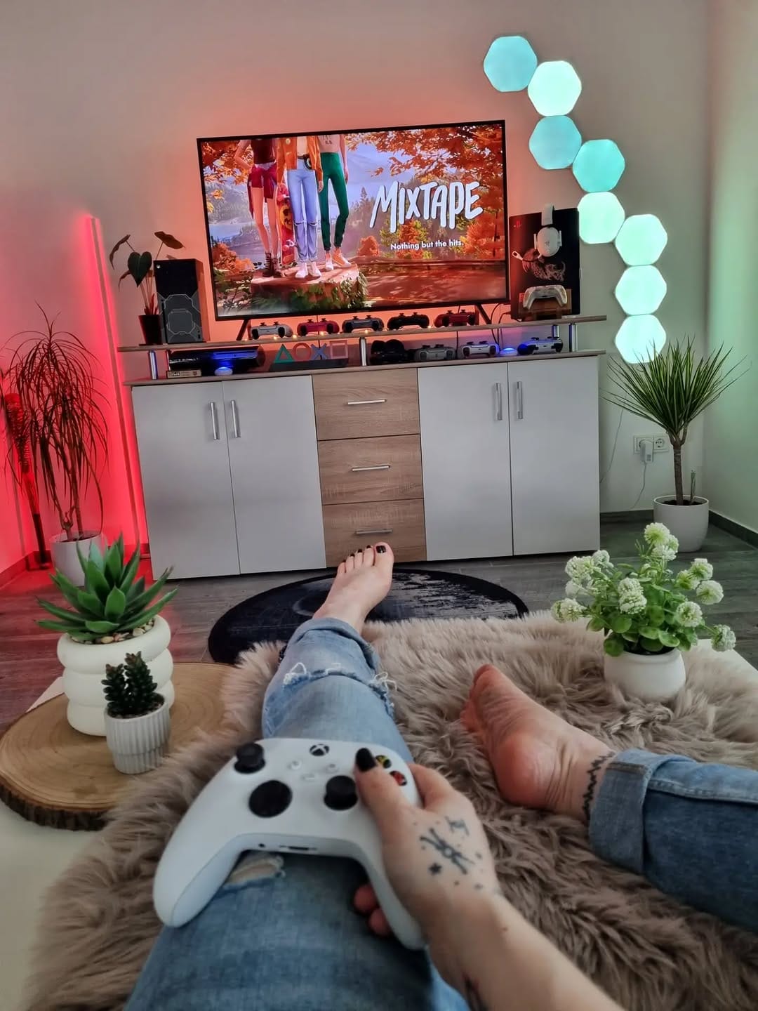 Post 10 by ANGIE | PS5 | XBOX | NINTENDO | PC on Instagram (carousel)