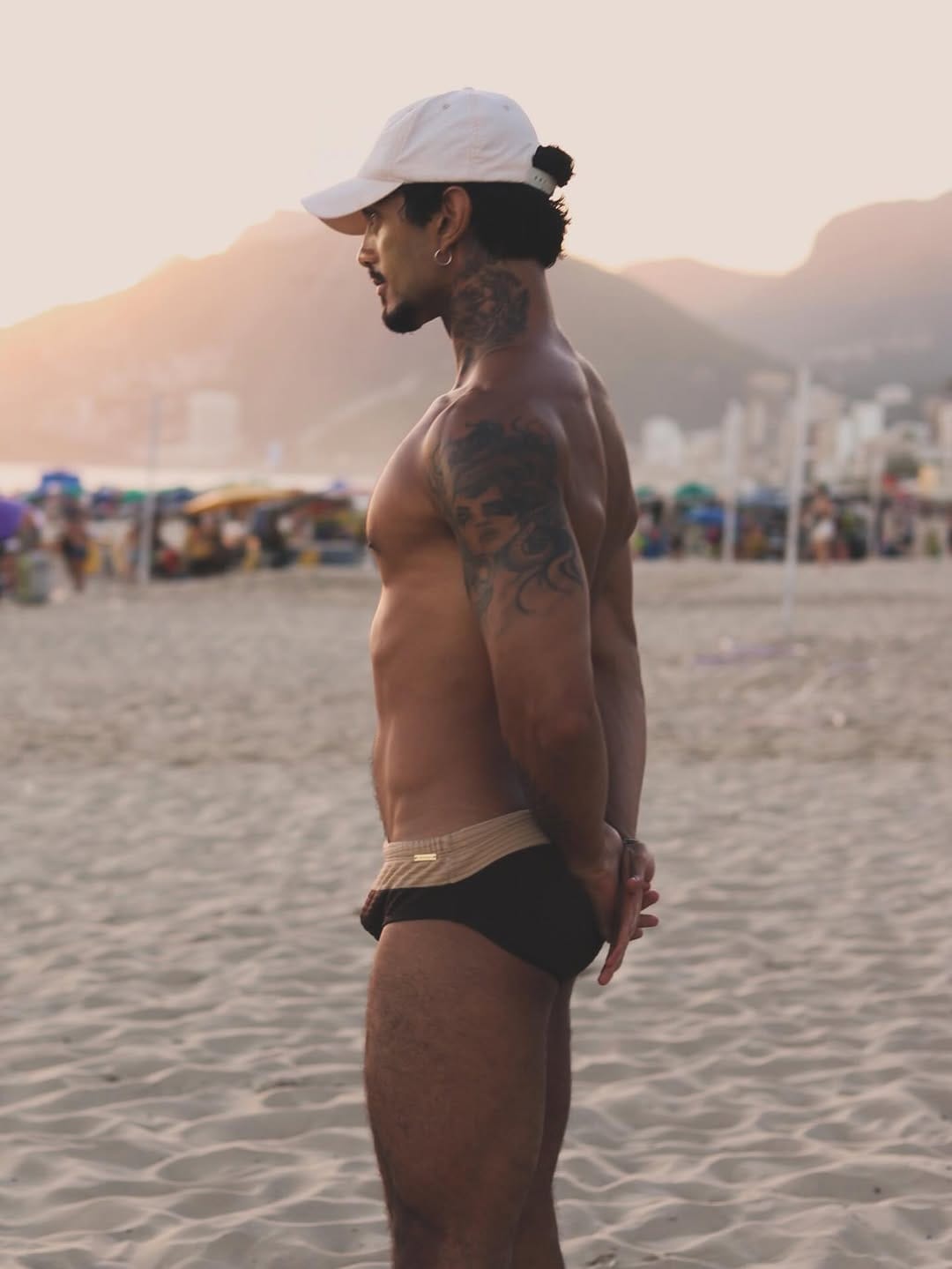 Post 6 by DI CARVALHO on Instagram (carousel)