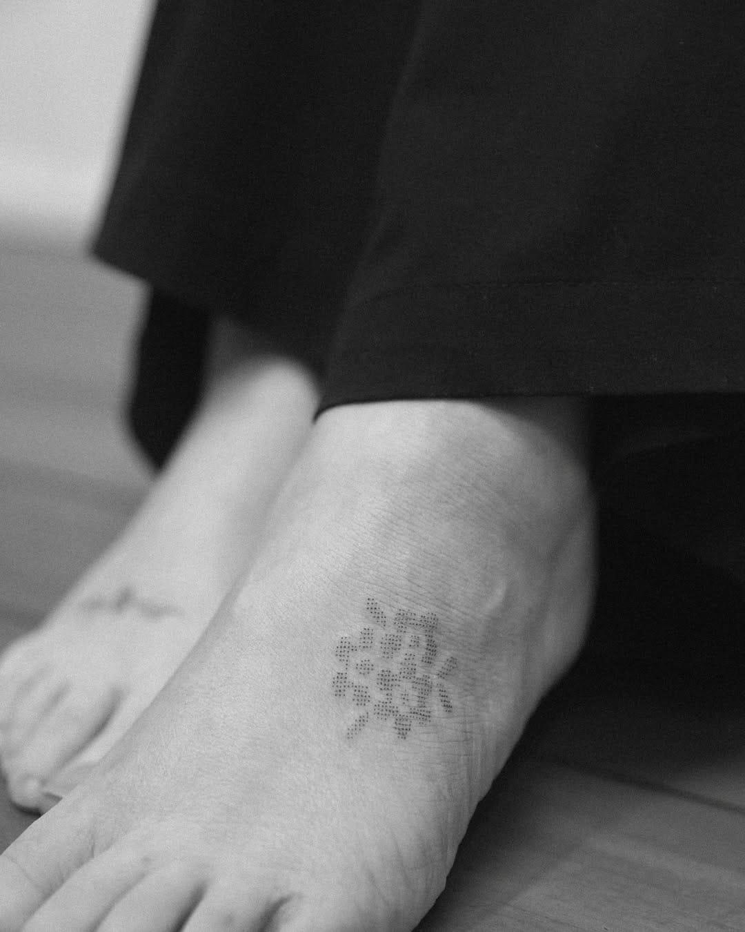 Post 6 by ⟡ Tee ⟡ Fineline machine tattoos on Instagram (carousel)