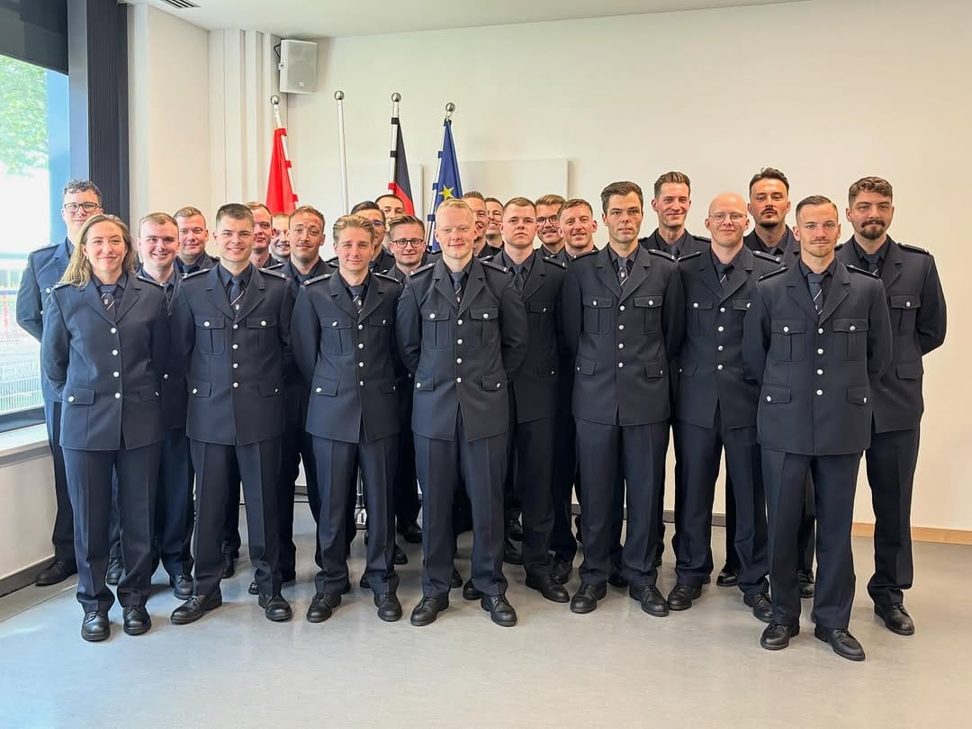 Post 1 by Feuerwehr Hamburg - Karriere on Instagram (image)