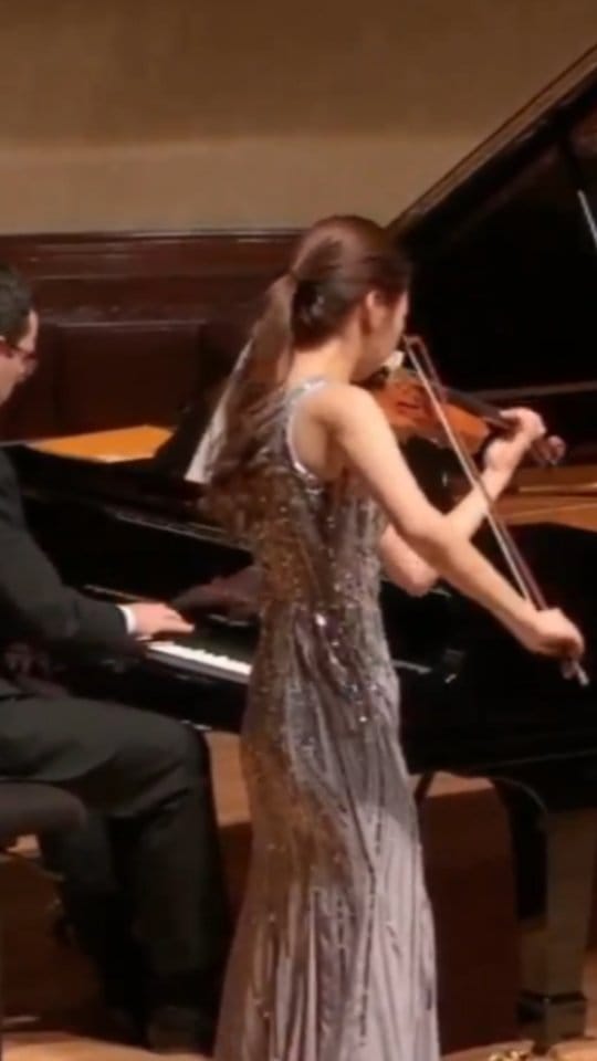 Post 8 by Julia Hwang on Instagram (video)