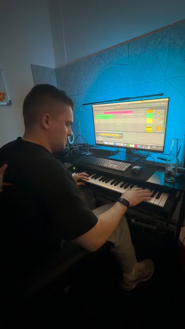 Post 5 by JOSHE | DJ & PRODUCER | on Instagram (video)