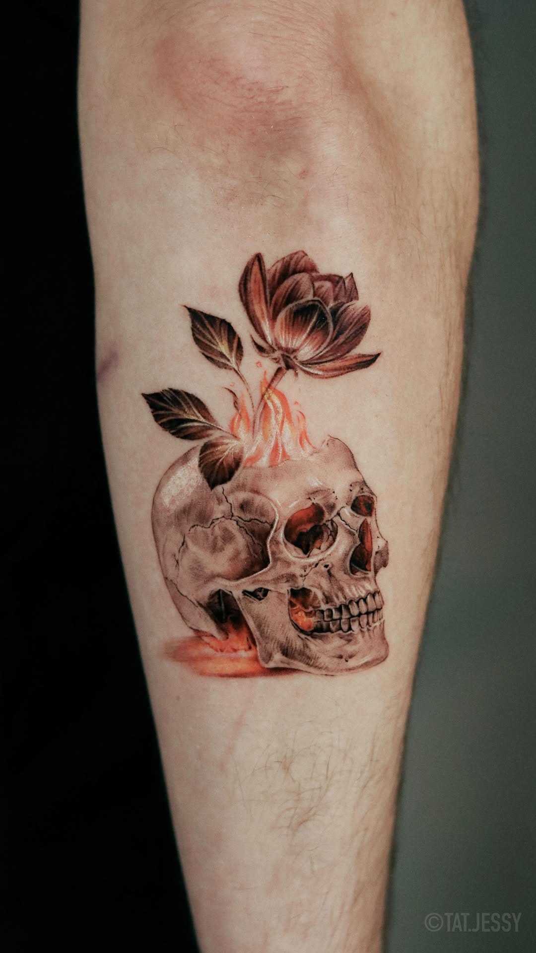 Post 7 by Jessy | Warm Black & Brown Tattoo on Instagram (video)