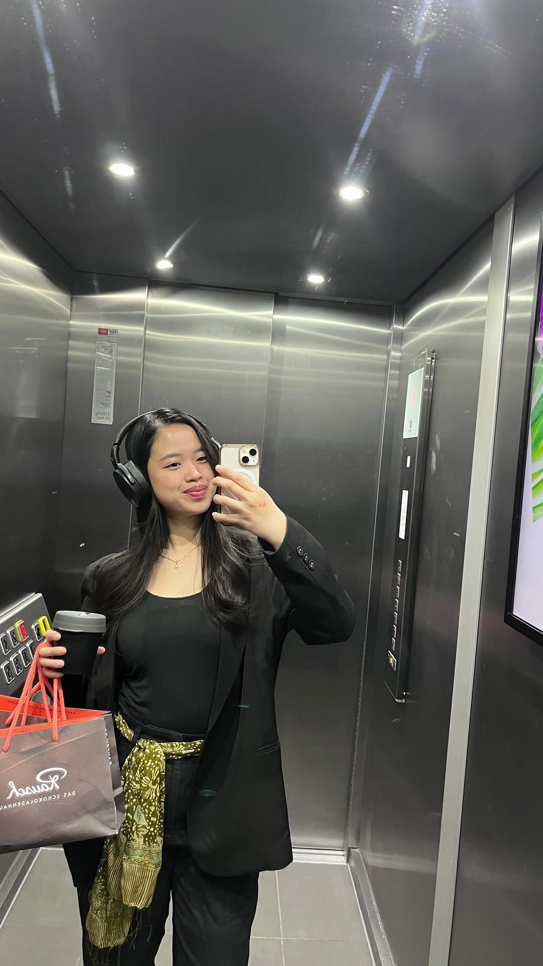 Post 5 by Claudia Santoso on Instagram (video)