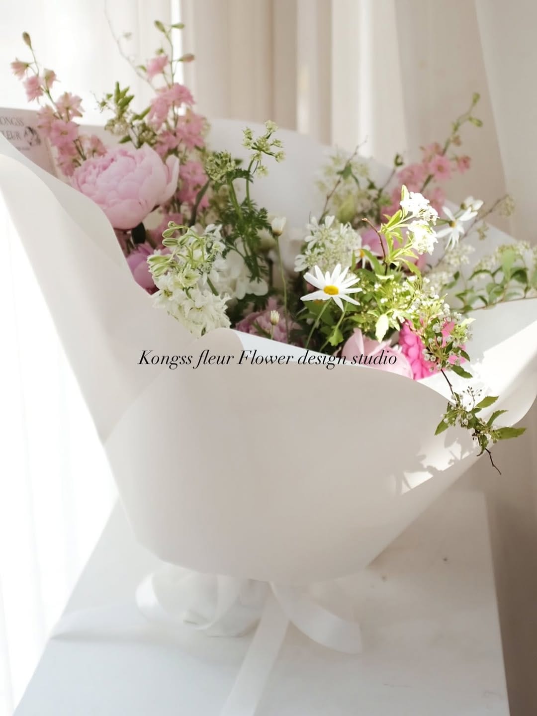 Post 2 by 콩쓰플레르 Florist yejinkong • 인천구월동꽃집 웨딩부케 플라워디렉팅 플라워레슨 on Instagram (carousel)