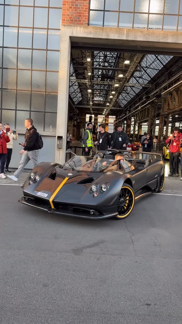Post 4 by Enzo on Instagram (video)