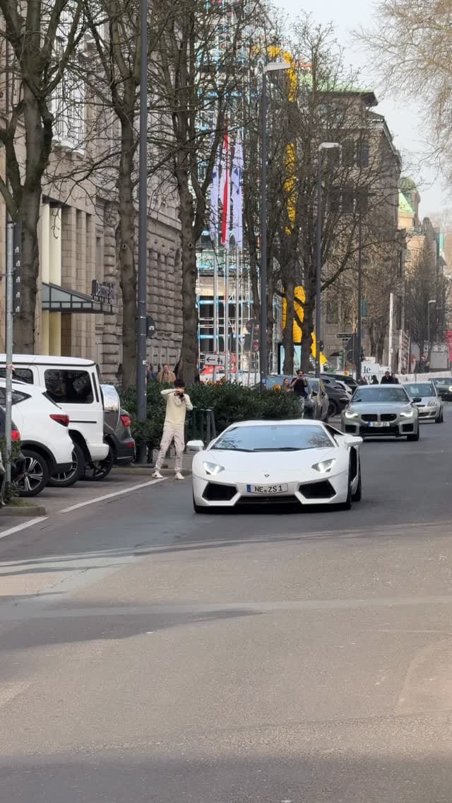 Post 7 by Enzo on Instagram (video)