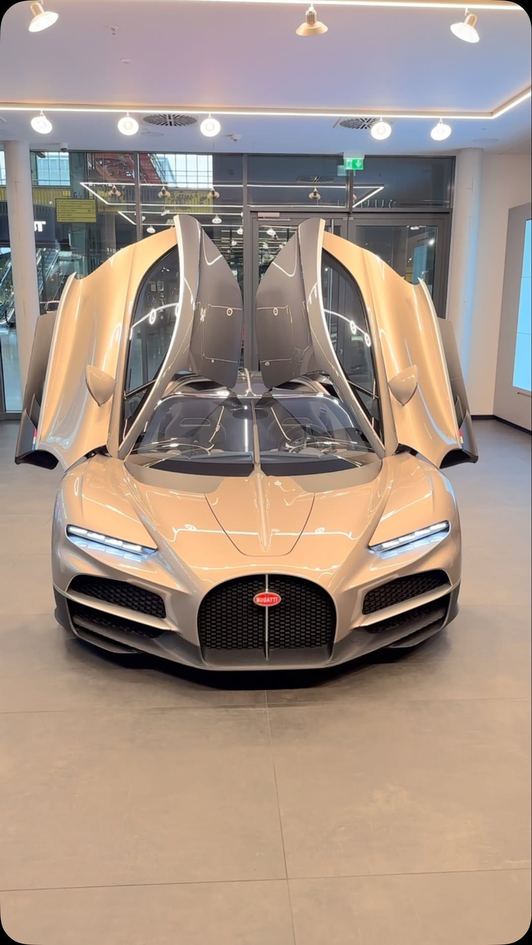 Post 9 by Enzo on Instagram (video)