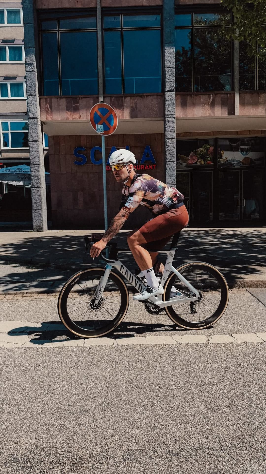 Post 1 by Tommy Kötteritz on Instagram (video)