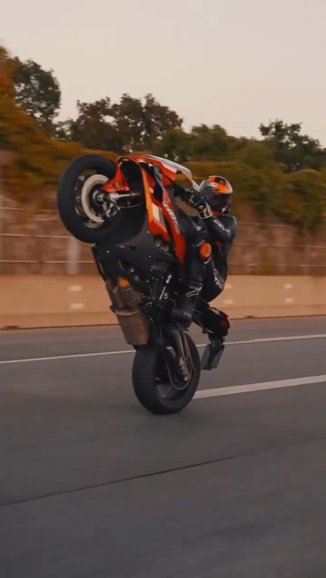 Post 10 by Bikercrew Hessen on Instagram (video)