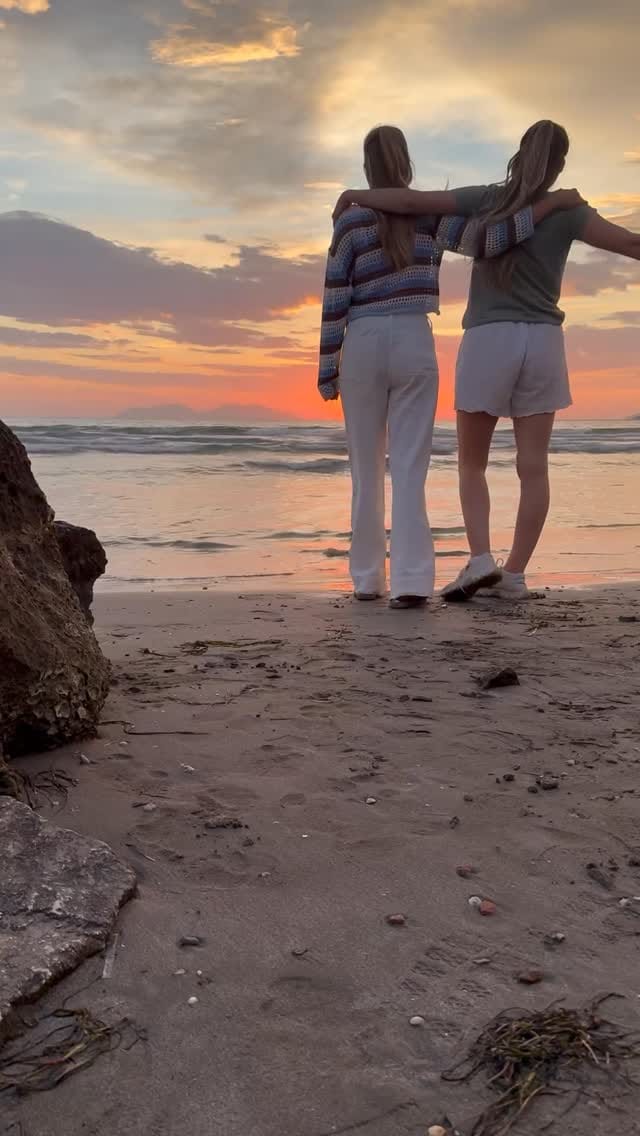 Post 4 by Anja Angel on Instagram (video)