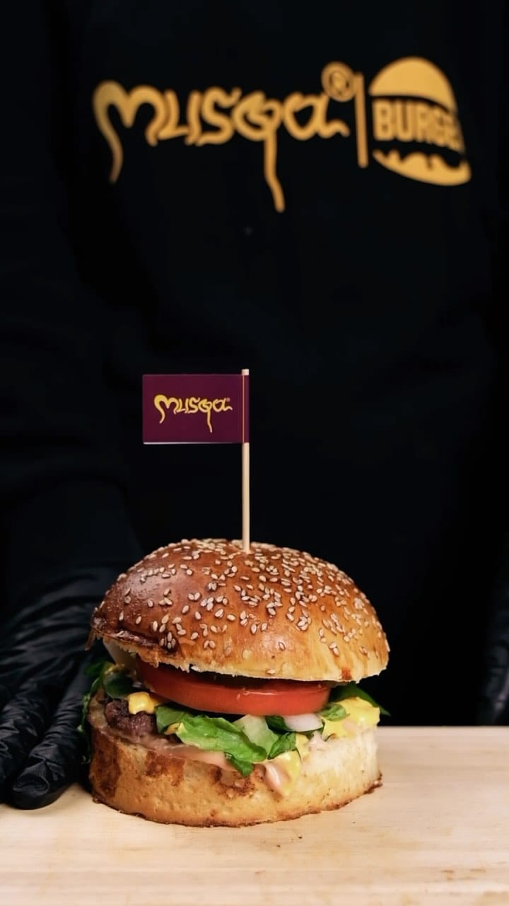 Post 10 by Anne Yapımı Burger on Instagram (video)