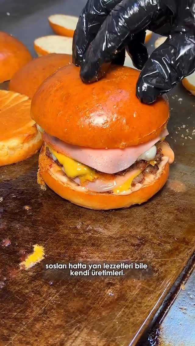Post 1 by Anne Yapımı Burger on Instagram (video)