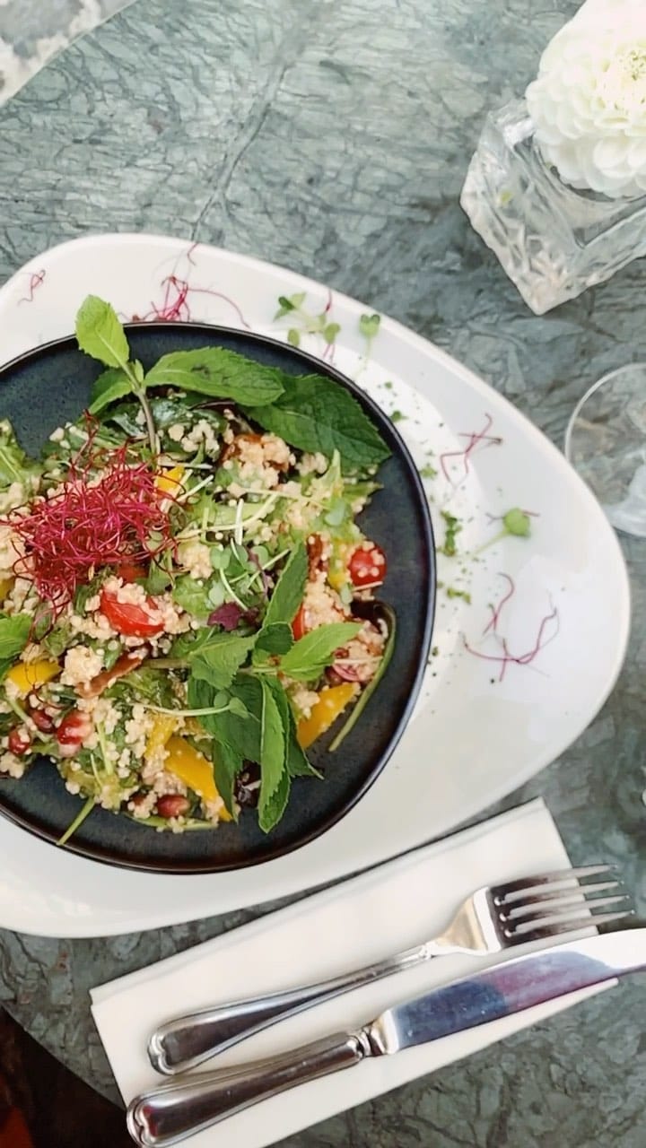 Post 8 by HEART Restaurant & Bar München on Instagram (video)