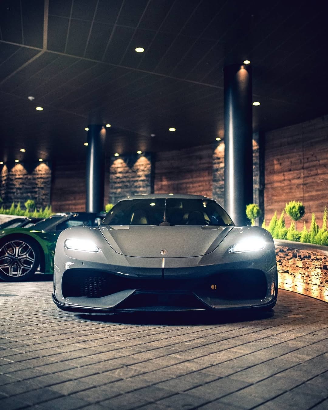 Post 10 by Dominik D. on Instagram (carousel)