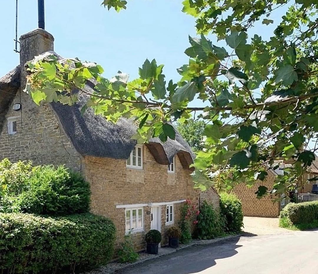 Post 10 by Luxury Cottage in the Cotswolds on Instagram (image)