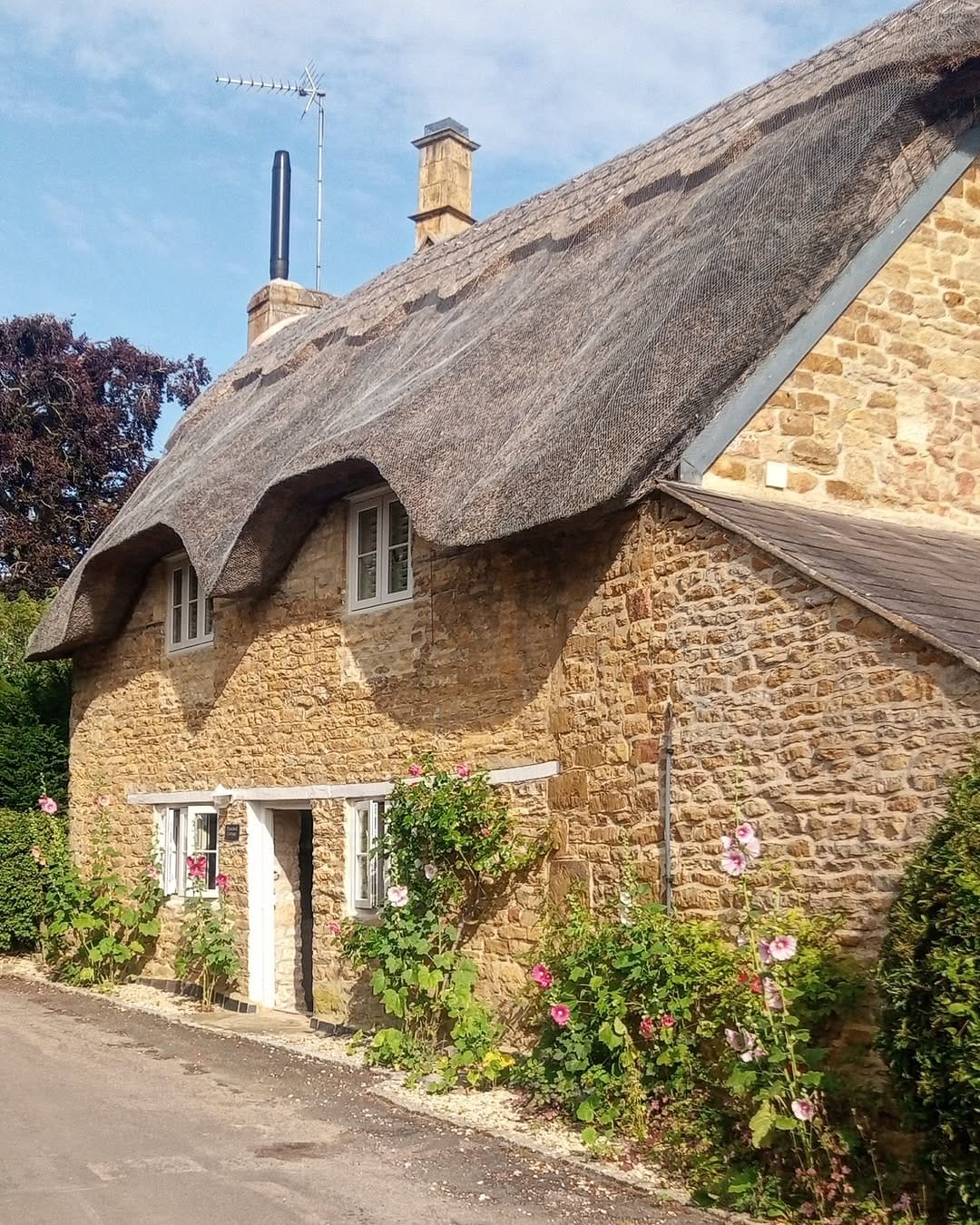 Post 6 by Luxury Cottage in the Cotswolds on Instagram (image)