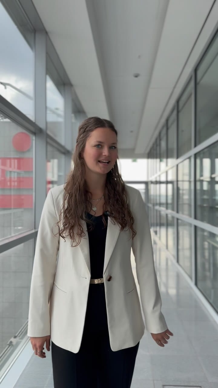 Post 7 by Sparkasse Essen on Instagram (video)