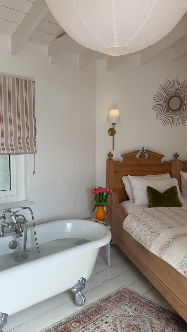 Post 1 by Keepers Cottages | Kent Holiday Homes on Instagram (video)