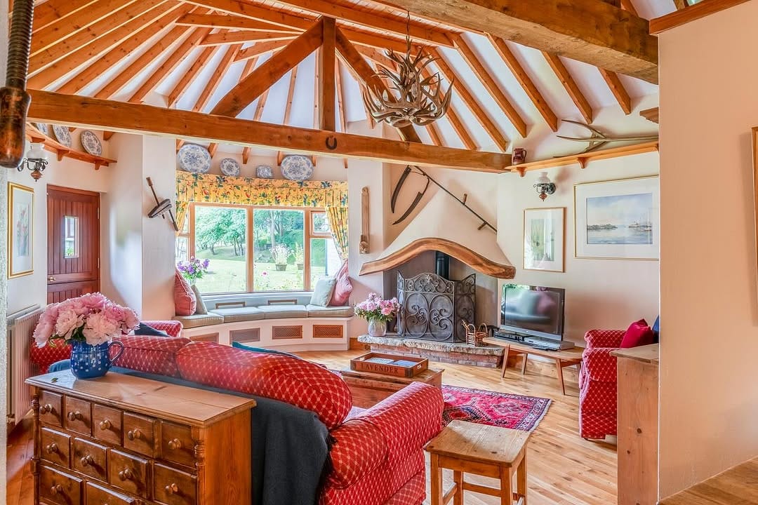 Post 8 by The Cottages Ireland on Instagram (carousel)