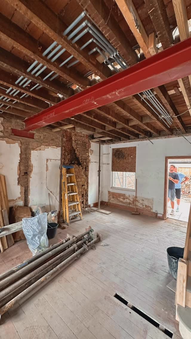 Post 3 by LONDON ESTATES on Instagram (video)
