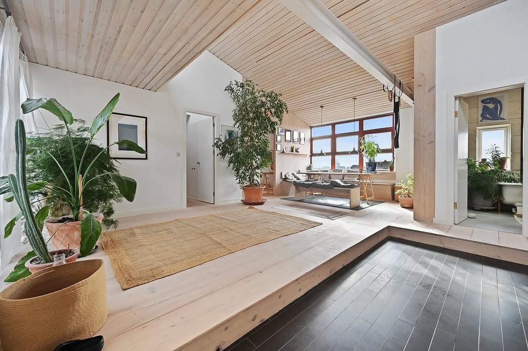 Post 2 by LONDON ESTATES on Instagram (carousel)