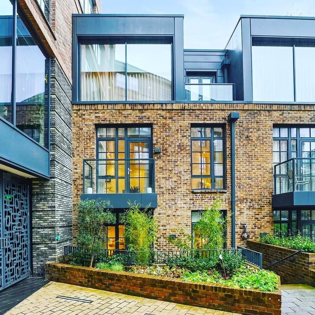 Post 7 by Tenimic Real Estate GroupUK💎🇬🇧 on Instagram (carousel)