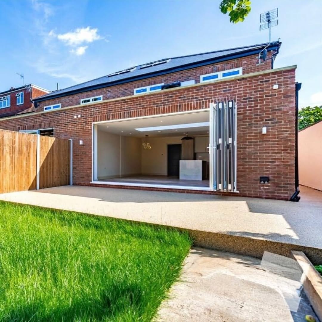 Post 9 by BUILT IQ LONDON on Instagram (carousel)